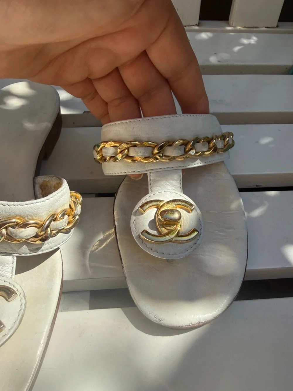 Vintage CHANEL White Leather Sandal with 24k Gold plated Chain and CC turnlock - Picture 3 of 6